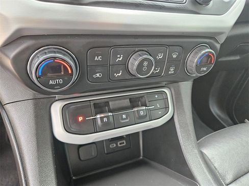 Used 2023 GMC Acadia SLT image 23