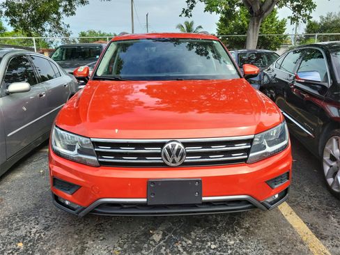 Used 2018 Volkswagen Tiguan SEL image 2