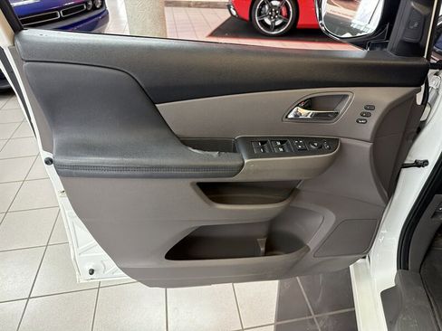 Used 2014 Honda Odyssey Touring Elite image 23