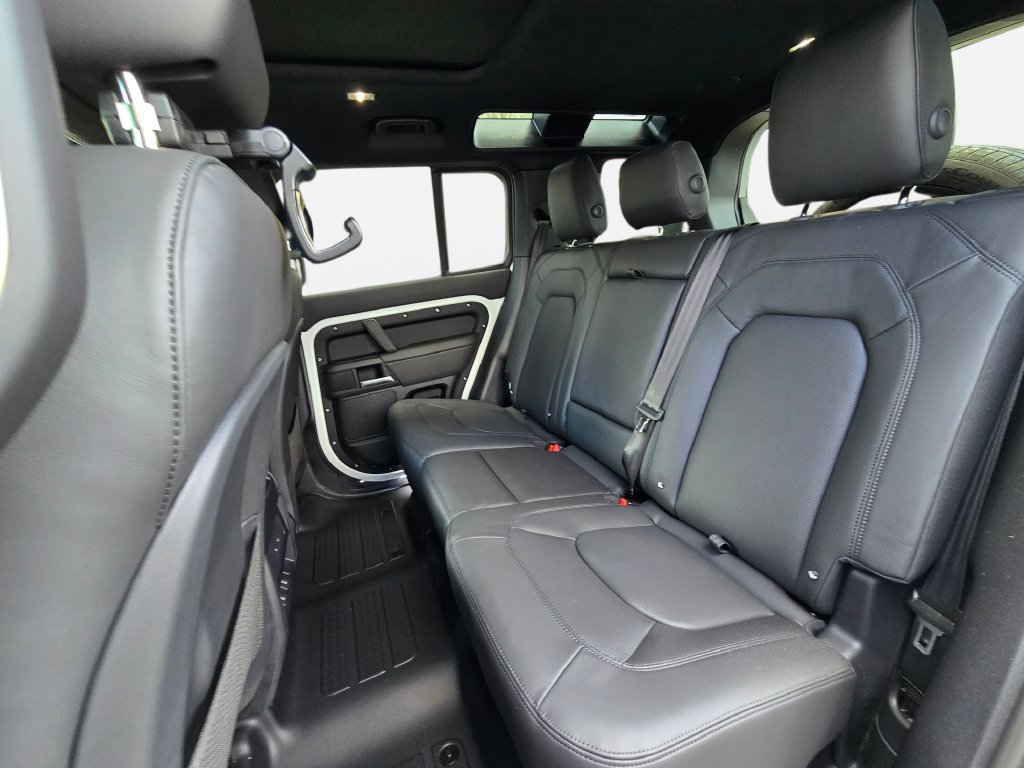 New 2026 Land Rover Defender 110 X-Dynamic SE AWD/4WD image 14