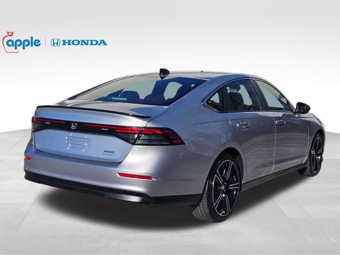 Used 2025 Honda Accord Sport image 5