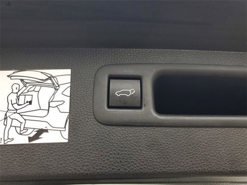 Used 2022 Toyota Highlander Platinum image 11