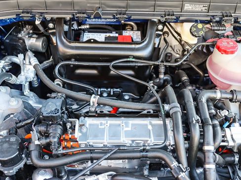 Used 2024 Mercedes-Benz EQB 300 4MATIC image 25