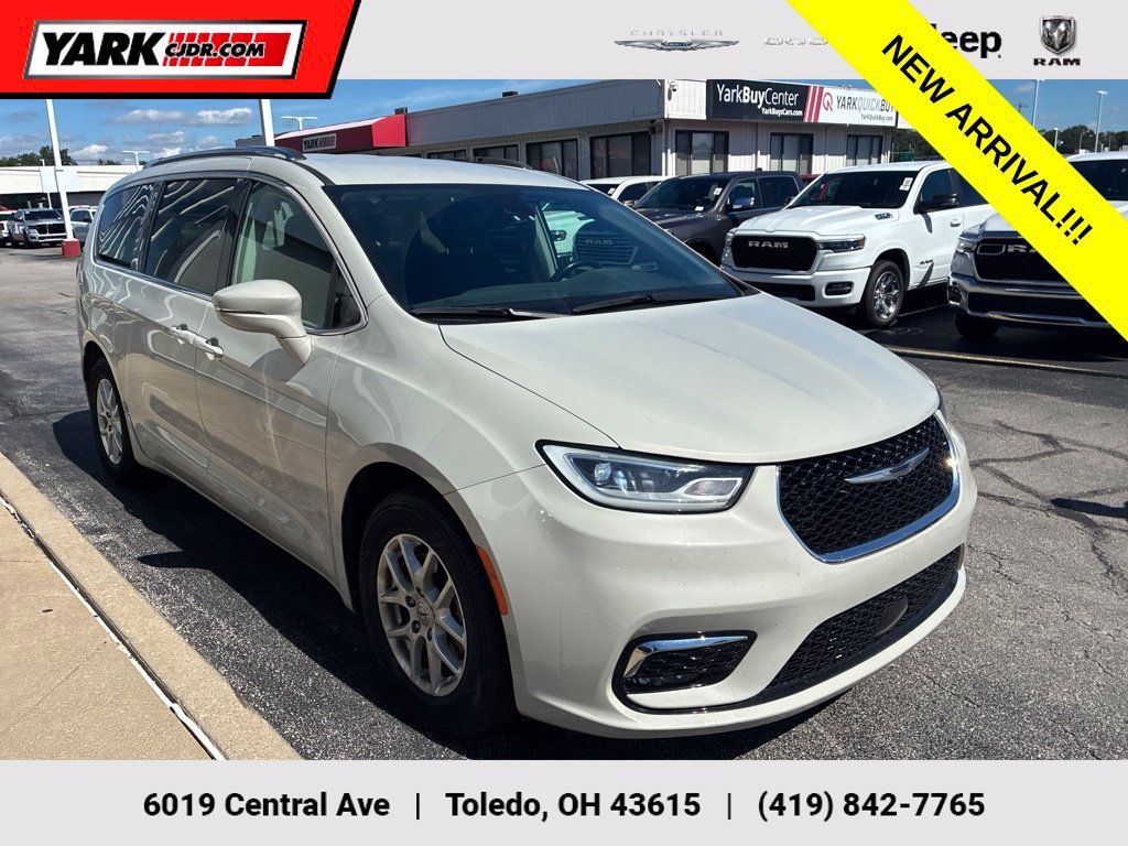 Used 2021 Chrysler Pacifica Touring-L w/ Uconnect Theater Family Group FWD image 1