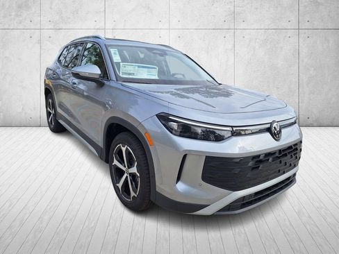 New 2026 Volkswagen Tiguan SE image 7