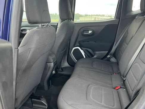 Used 2018 Jeep Renegade Latitude FWD image 13