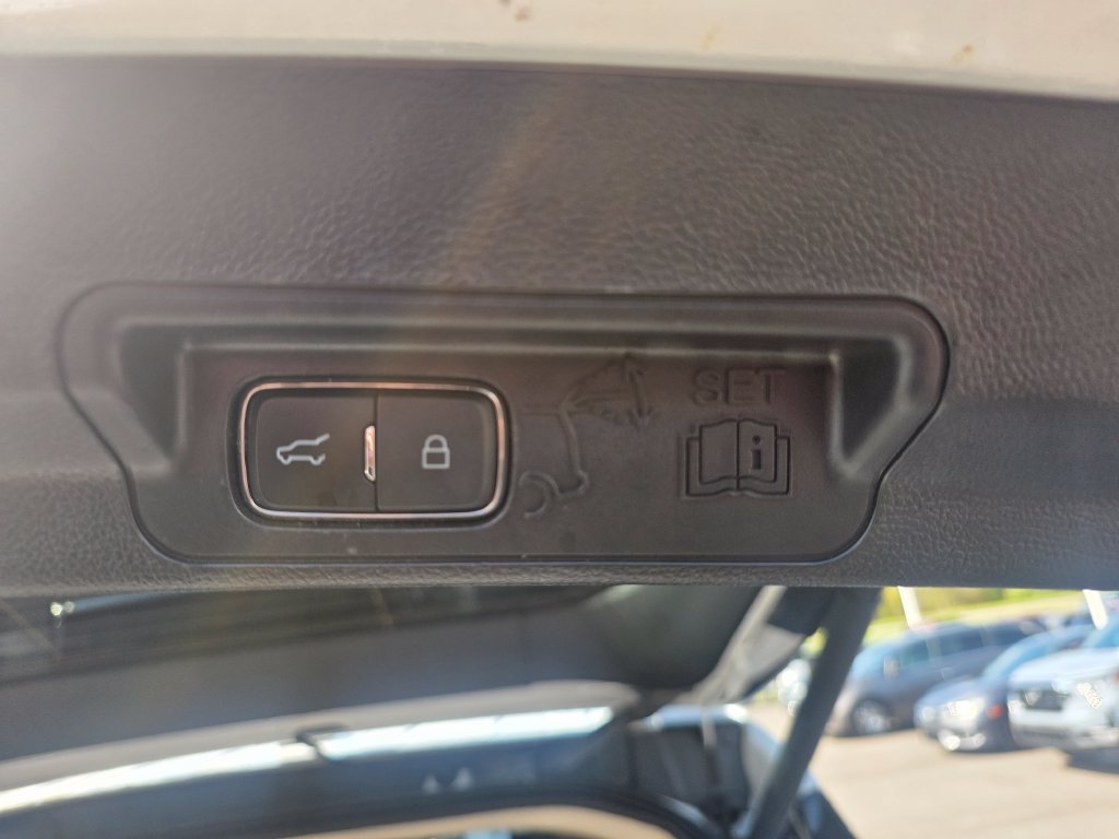 Used 2021 Ford Explorer 4WD w/ Class III Trailer Tow Package image 14