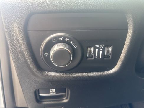 Used 2024 Jeep Grand Cherokee Altitude image 11