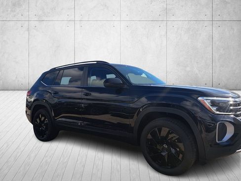 New 2026 Volkswagen Atlas SE FWD image 3