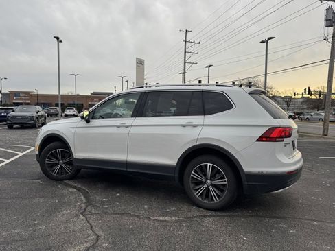 Used 2019 Volkswagen Tiguan SEL w/ 3rd Row Seat Package image 4
