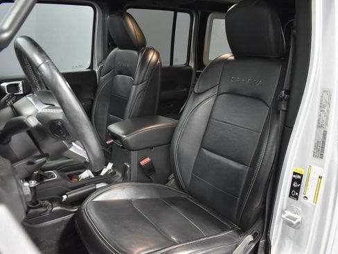 Used 2022 Jeep Wrangler Unlimited Sahara w/ Cold Weather Group image 5