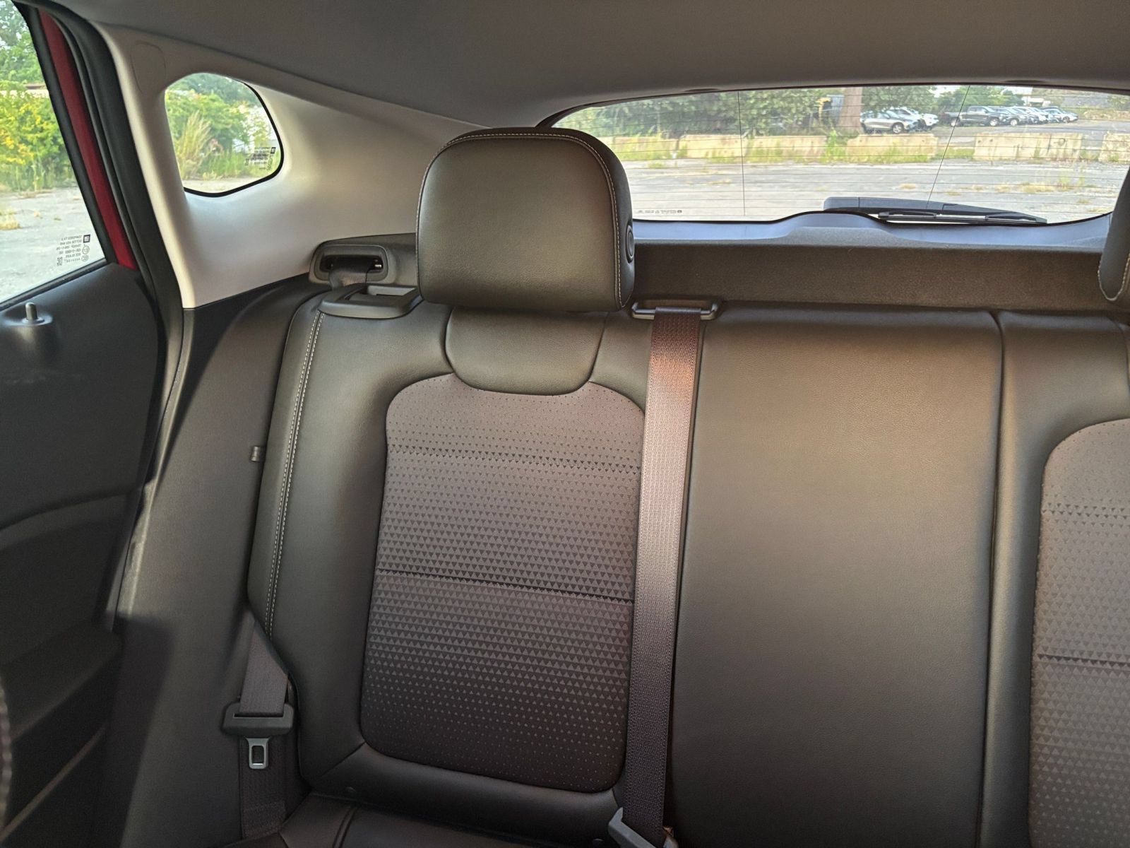 Used 2025 Chevrolet Trax LT FWD image 35