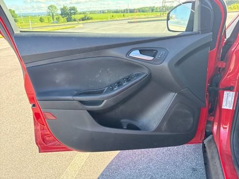 Used 2016 Ford Focus SE FWD image 22