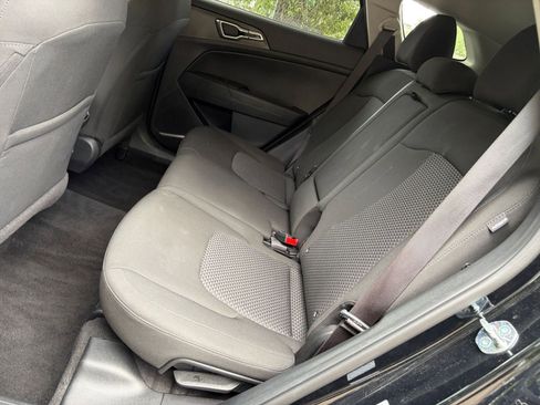 Used 2025 Kia Sportage LX AWD/4WD image 36