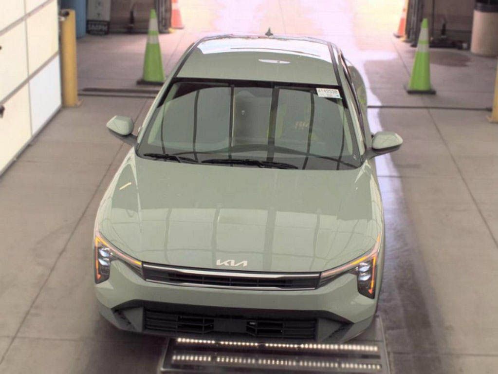 Used 2025 Kia K4 FWD image 2