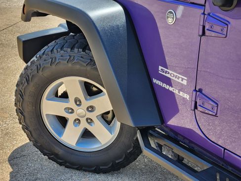 Used 2017 Jeep Wrangler Sport w/ Quick Order Package 24S AWD/4WD image 17