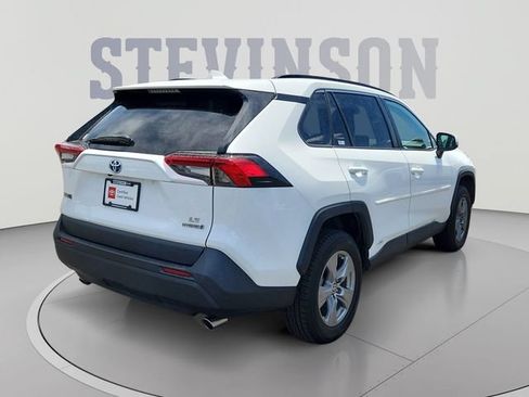 Used 2022 Toyota RAV4 LE AWD/4WD image 5