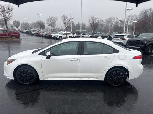 Used 2025 Toyota Corolla LE image 5