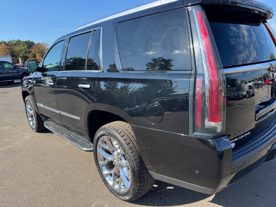 Used 2018 Cadillac Escalade Luxury AWD/4WD image 10