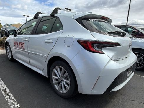 Used 2023 Toyota Corolla SE FWD image 3