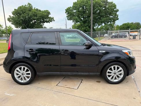 Used 2018 Kia Soul + w/ + Primo LIT Package FWD image 4