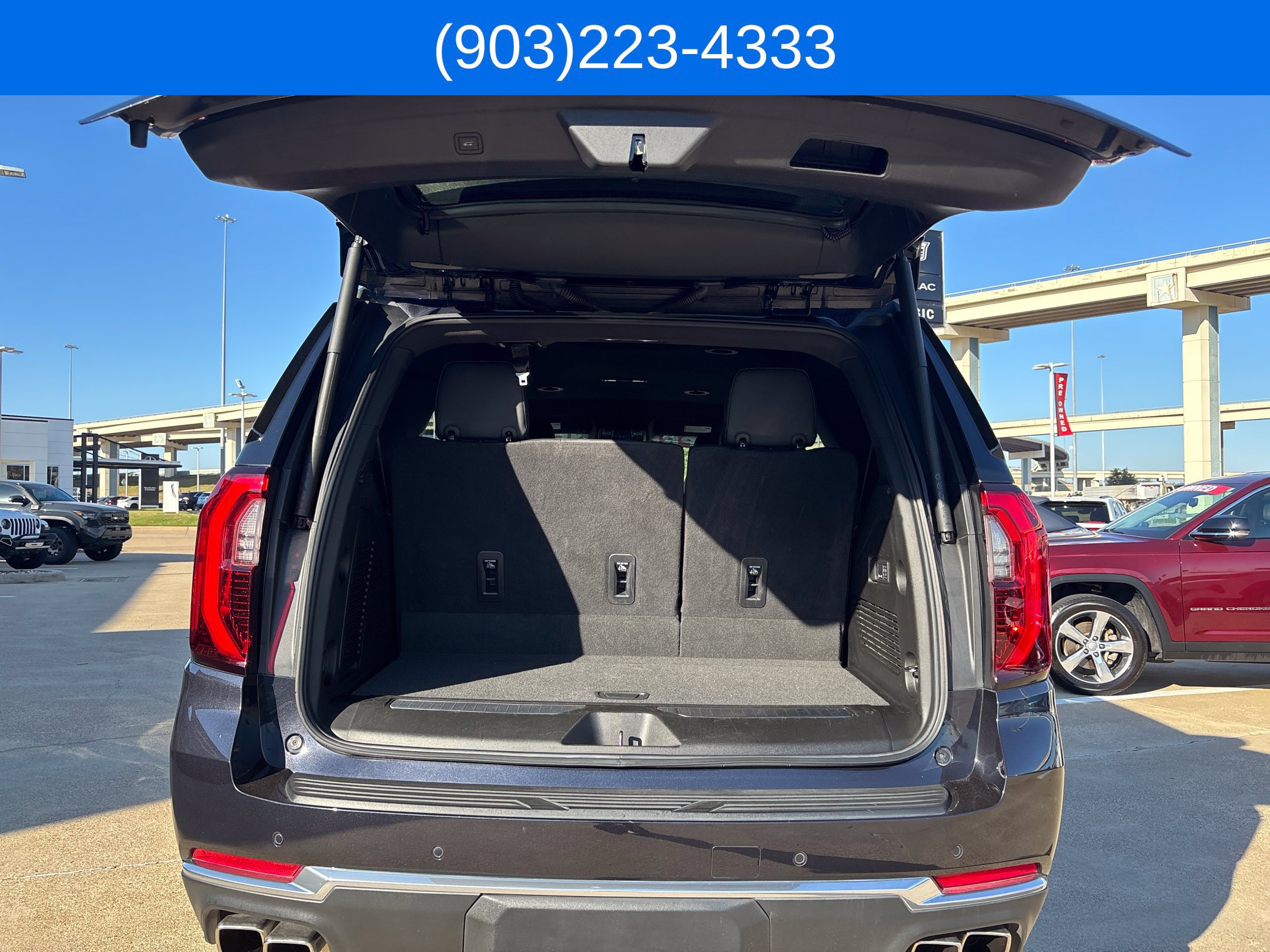 Used 2025 GMC Yukon Denali AWD/4WD image 11