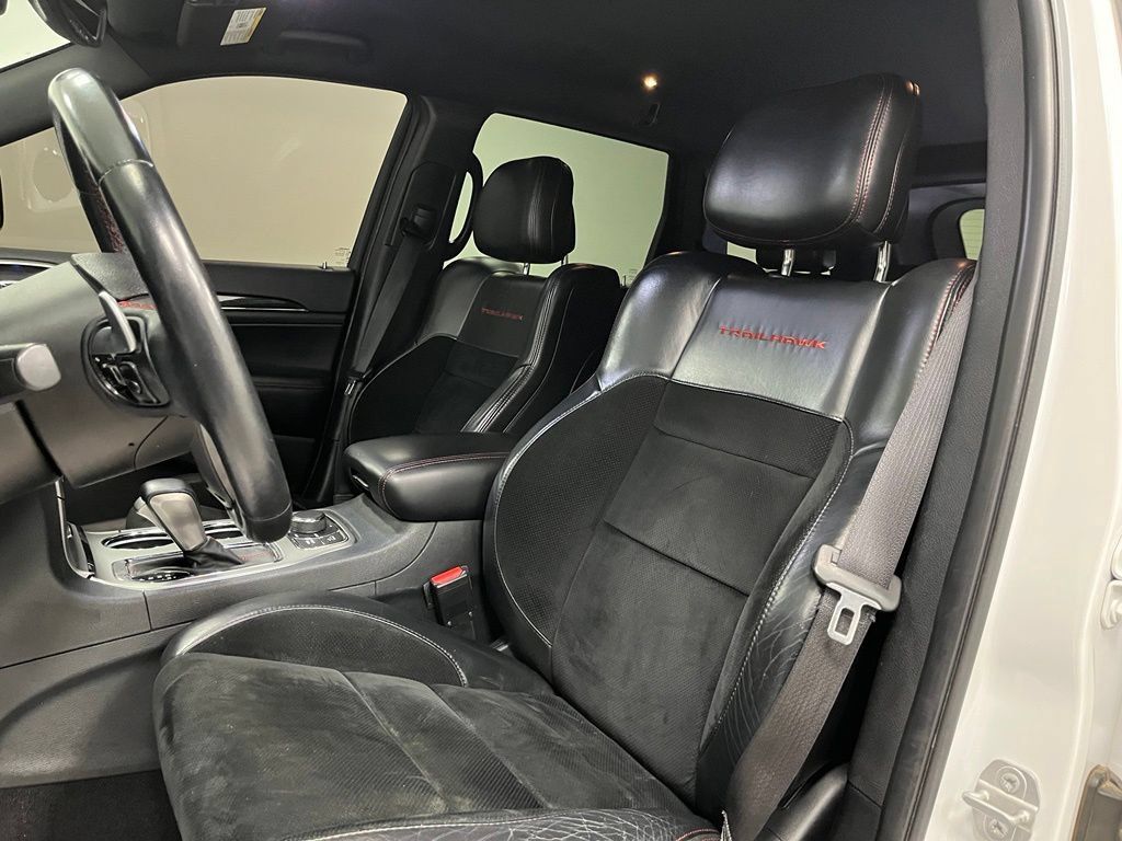Used 2017 Jeep Grand Cherokee Trailhawk AWD/4WD image 22