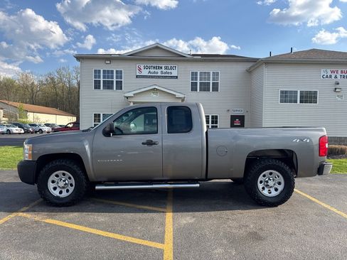 Used 2013 Chevrolet Silverado 1500 W/T AWD/4WD image 1
