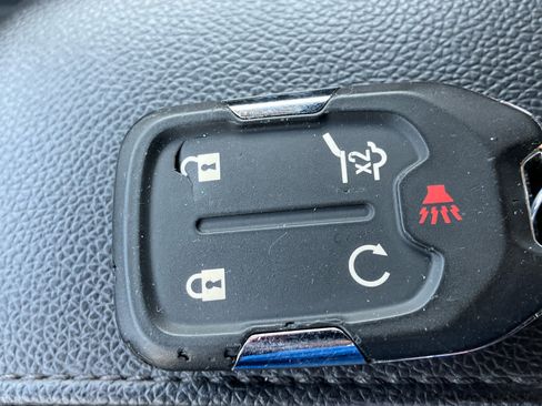 Used 2024 GMC Terrain SLT image 34