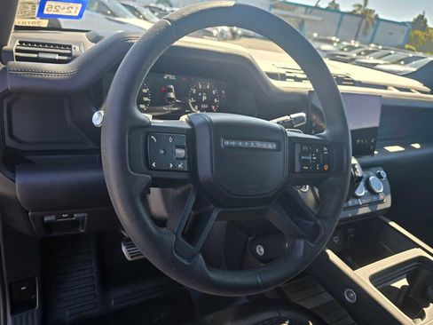 Used 2022 Land Rover Defender 110 V8 image 26