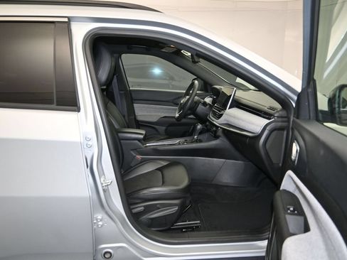 Used 2024 Jeep Compass Latitude AWD/4WD image 25