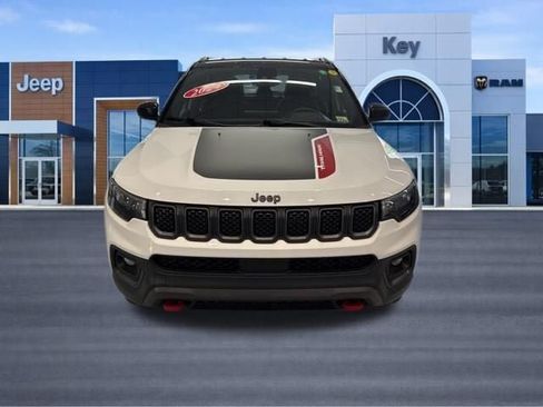 Used 2024 Jeep Compass Trailhawk AWD/4WD image 11