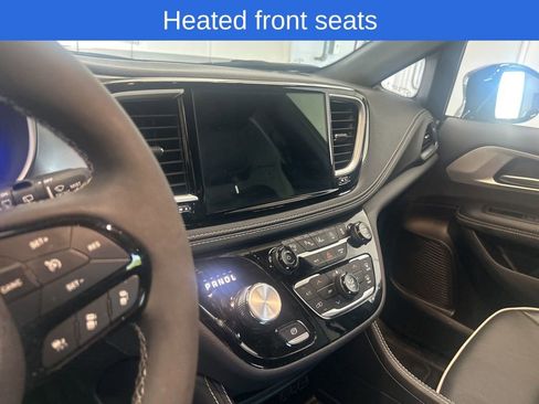 Used 2025 Chrysler Pacifica Limited FWD image 14