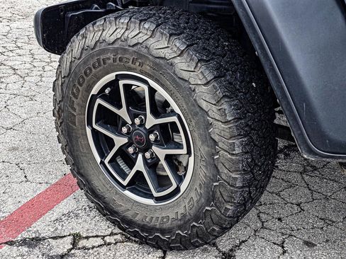 Used 2024 Jeep Wrangler Unlimited Rubicon w/ Technology Group image 7