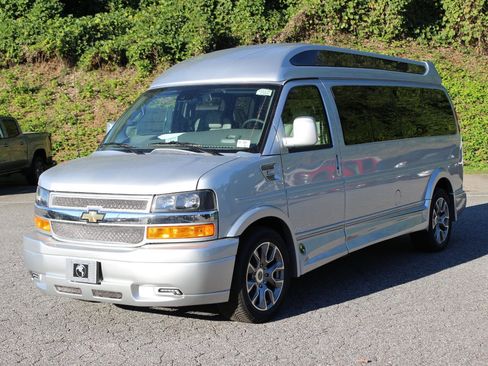 New 2025 Chevrolet Express 2500 RWD 2500 155 w/ Driver Convenience Package image 3