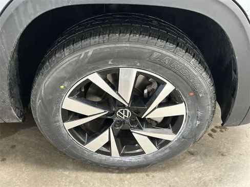 Certified 2023 Volkswagen Atlas Cross Sport SE image 5