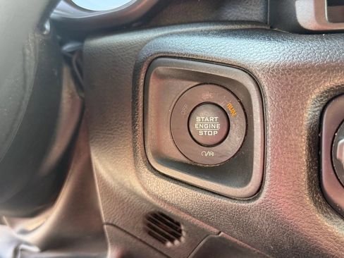 Used 2024 Jeep Gladiator Sport AWD/4WD image 20