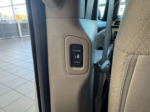 Used 2016 Honda Odyssey EX image 38