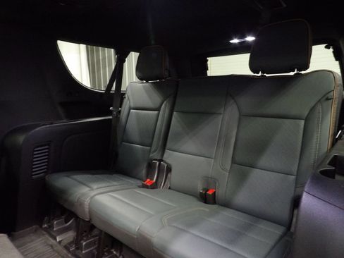 Used 2025 GMC Yukon XL AT4 AWD/4WD image 12