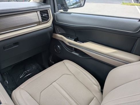 Used 2023 Ford Expedition Limited AWD/4WD image 23