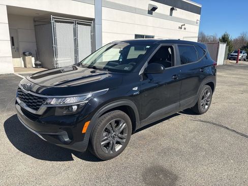 Used 2021 Kia Seltos LX image 3