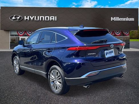 Used 2023 Toyota Venza XLE AWD/4WD image 4