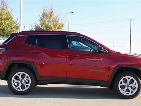 New 2026 Jeep Compass Latitude image 10
