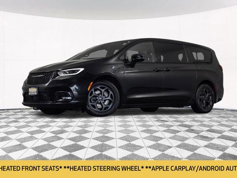 Used 2022 Chrysler Pacifica Touring-L w/ Uconnect Theater Family Group FWD image 2