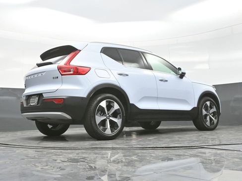 Used 2025 Volvo XC40 B5 Plus AWD/4WD image 27