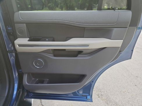 Used 2019 Ford Expedition XLT w/ Equipment Group 202A RWD image 38