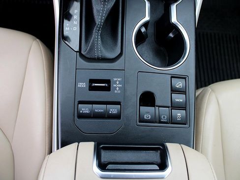 Used 2023 Toyota Highlander L image 23