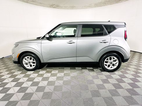 Used 2023 Kia Soul S FWD image 6