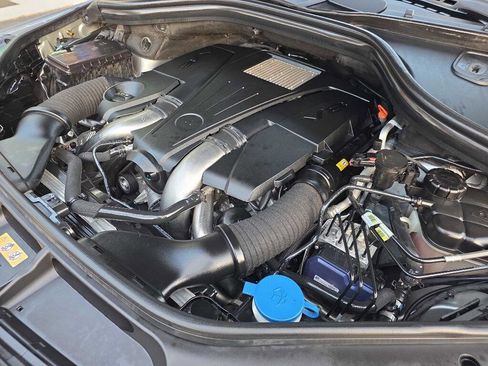 Used 2015 Mercedes-Benz GL 550 4MATIC image 29