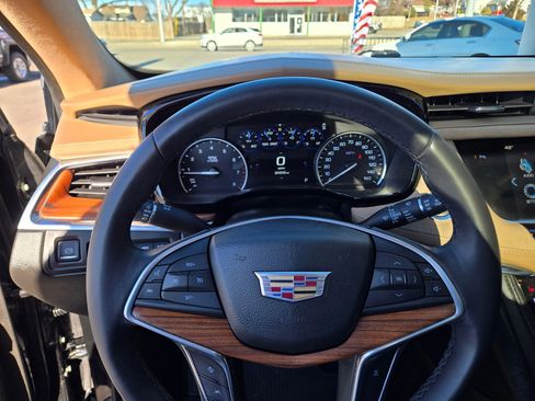 Used 2017 Cadillac XT5 Platinum image 42